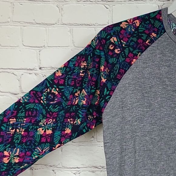 NWT LuLaRoe Randy Tee Unisex Gray Tribal Print S 6/8 T-Shirt Raglan Sleeve Top - Picture 6 of 9